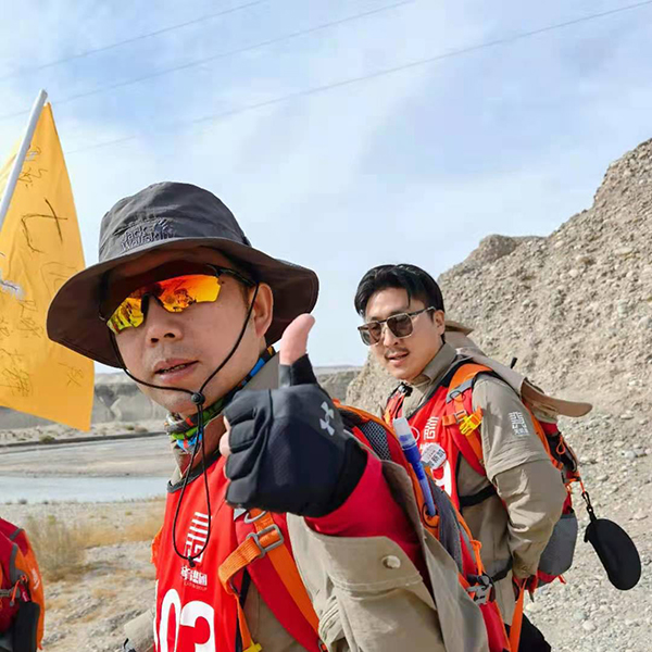 مؤسس Highbright Richard Ling Desert الصحراء 58km بحلول يومين